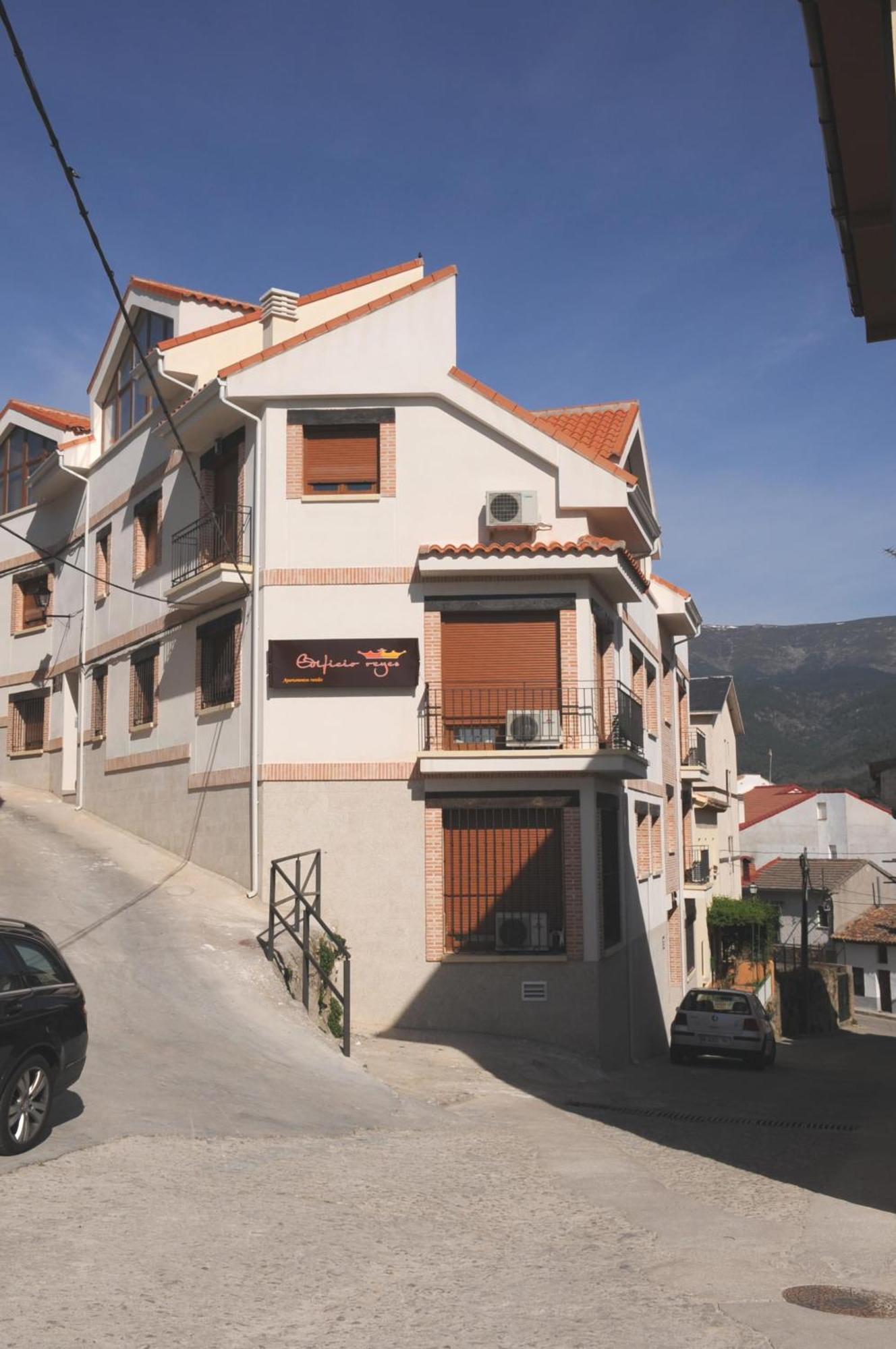 Edificio Reyes Apartment La Adrada Ngoại thất bức ảnh
