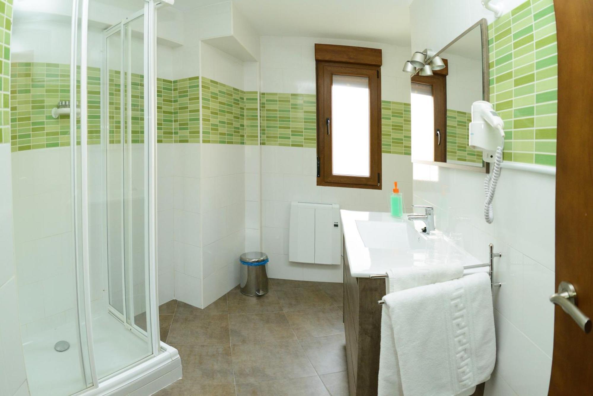 Edificio Reyes Apartment La Adrada Ngoại thất bức ảnh
