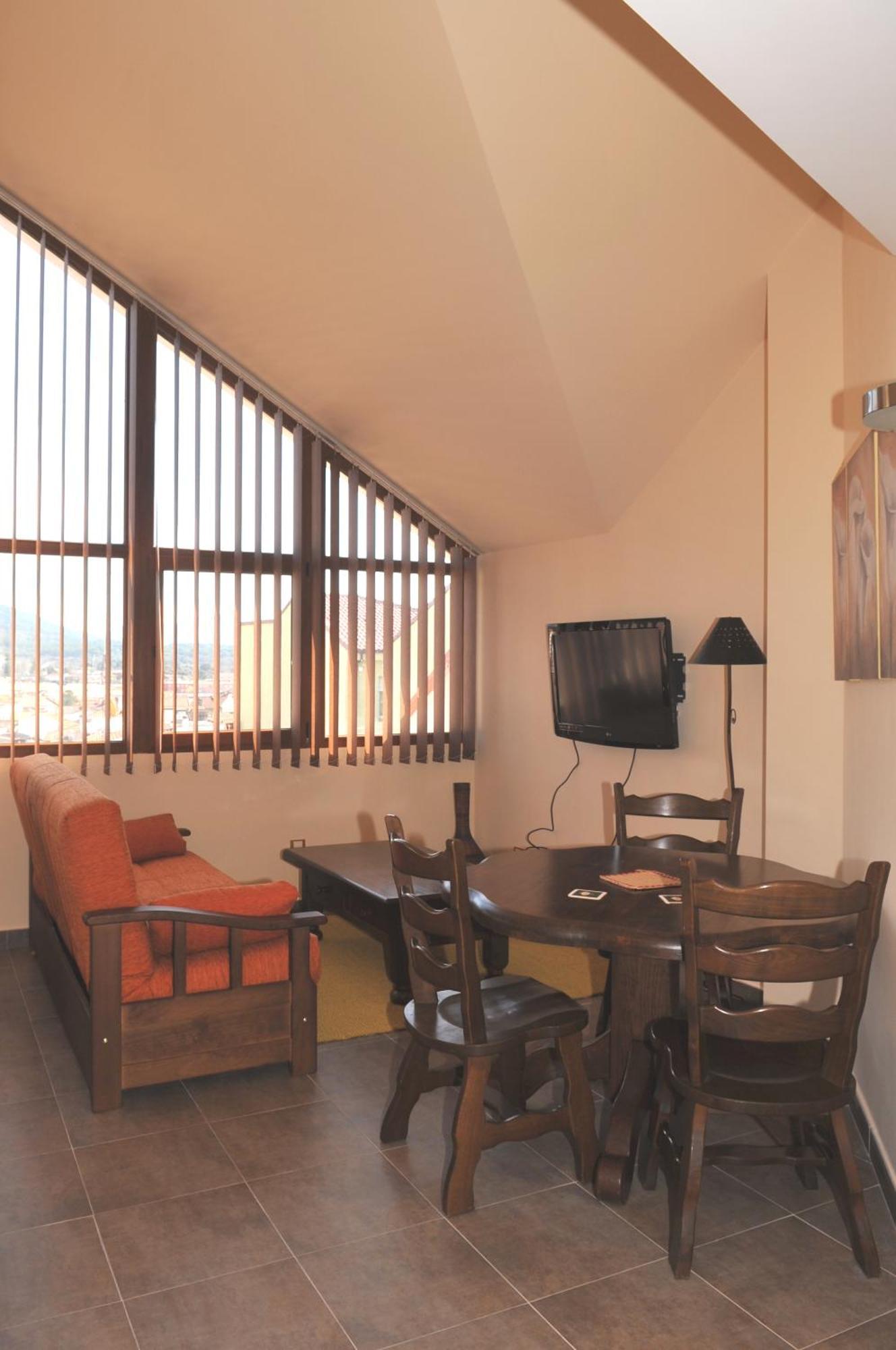 Edificio Reyes Apartment La Adrada Ngoại thất bức ảnh